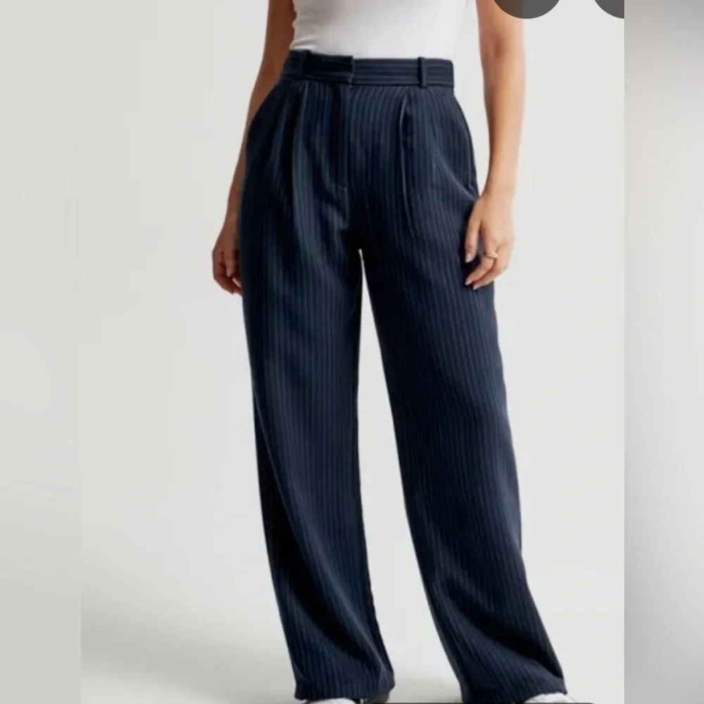 Abercrombie & Fitch Tailored Wide Leg pant. - Picture 2 of 10